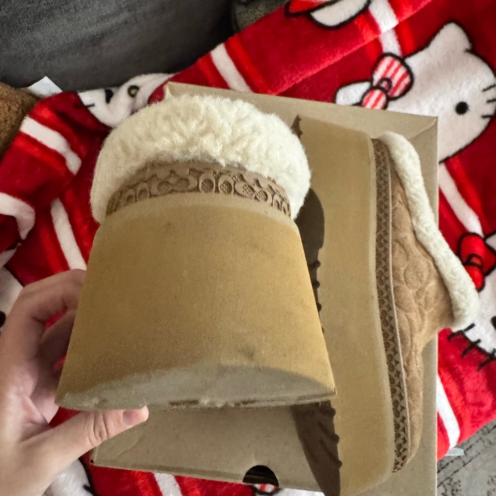Coach Tan Suede Slippers with White Fur Trim - Picture 7 of 9